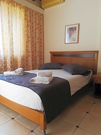 Economy Studio with shared Terrace - Ground Floor