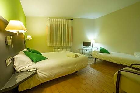 Triple Room with Private Bathroom