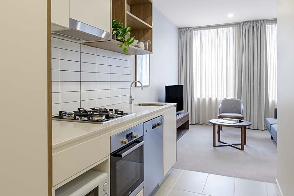 Brady Apartment Hotel Hardware Lane