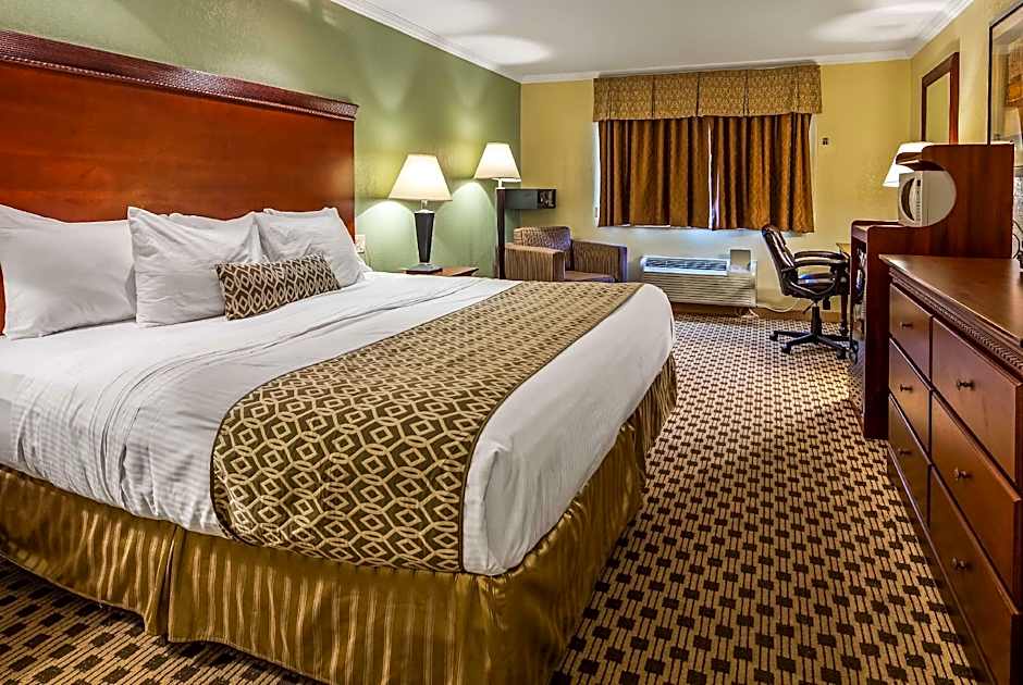Photo 1 of 5 of Deluxe Studio 1 King Bed Suite