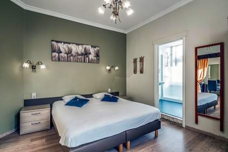 Standard Double Room with Street View