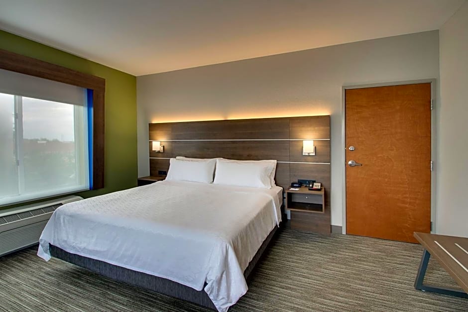 Holiday Inn Express Hotel & Suites Waukegan/Gurnee