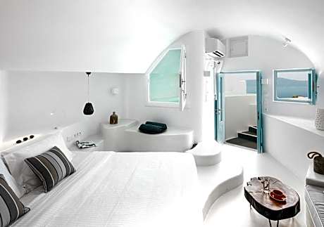 Master Suite with Infinity Pool