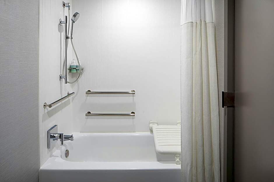 Courtyard by Marriott Chicago Downtown/River North