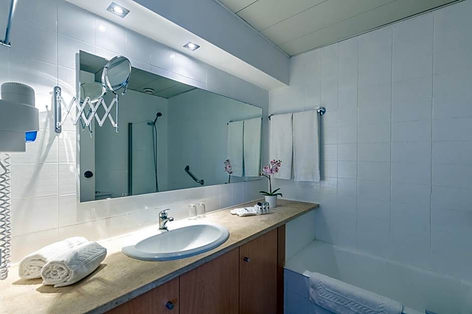 The Navigator - Olympus Marina