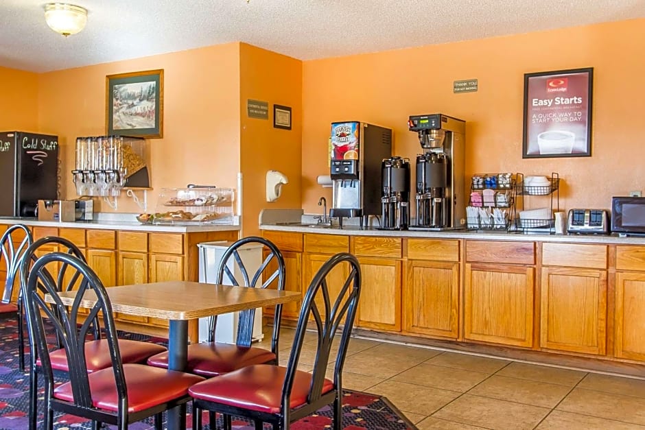 Econo Lodge Inn & Suites