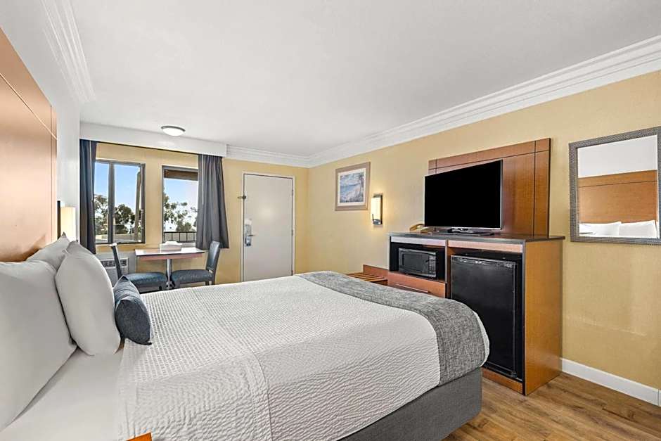 Travelodge by Wyndham San Clemente Beach