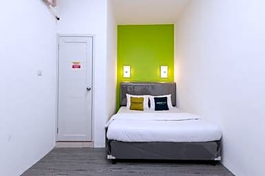 Urbanview Don Juan Pondok Gede by RedDoorz