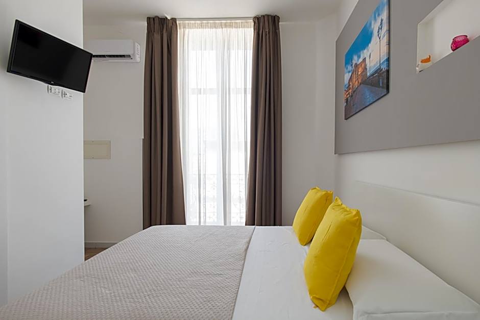 Naples Gateway Rooms