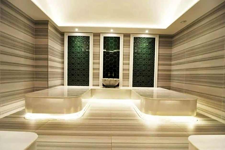 lavish apt with 180 ist view at 40F gym pool 89