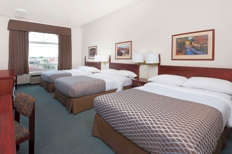 Double Suite with Three Double Beds - Non-Smoking