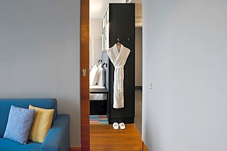 Savvy Suite, 1 Bedroom Executive Suite, 1 King & Sofa Bed