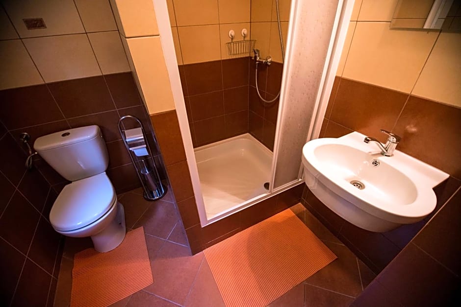 Domki nad rozlewiskiem