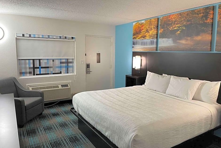Days Inn by Wyndham Calhoun GA I-75 and US-41