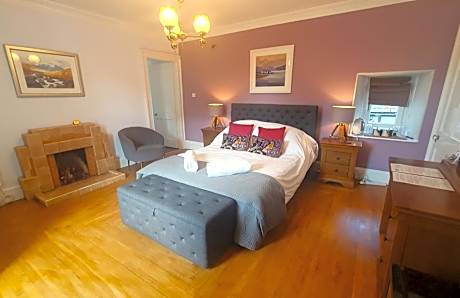 Family Room with Mountain View