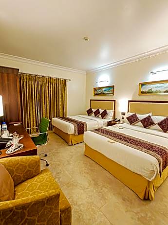 Queen Queen Room