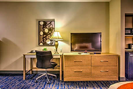 Queen Room with Two Queen Beds and Roll-In Shower - Disability Access