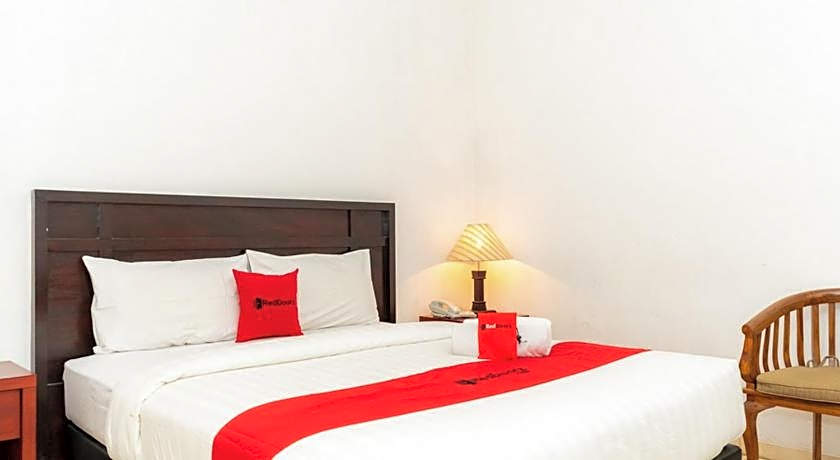 RedDoorz Plus Syariah near Java Supermall Semarang 2