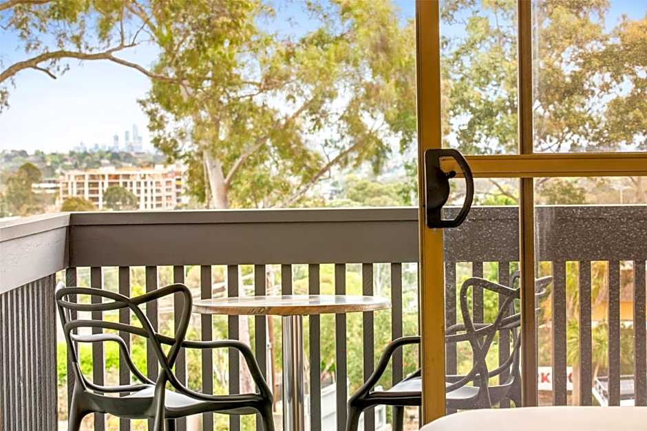 Nightcap at Shoppingtown Hotel