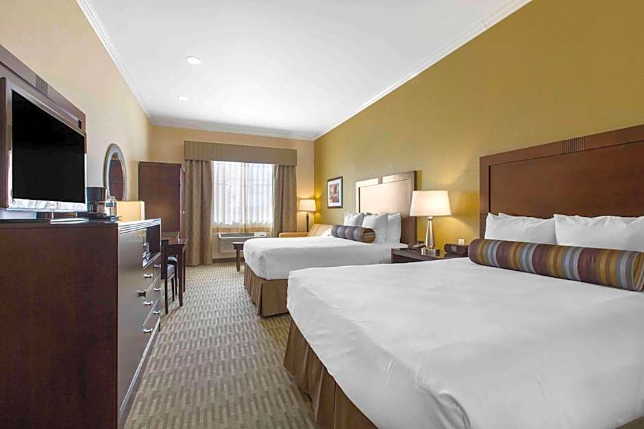 The Oaks Hotel & Suites