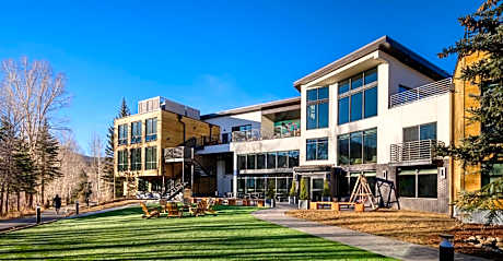 The Block Hotel & Commons