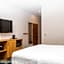 Hampton Inn & Suites Addison