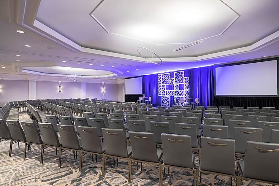 Renaissance by Marriott Dallas Addison Hotel