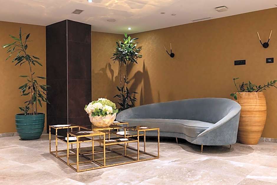 Royal Ariston Hotel