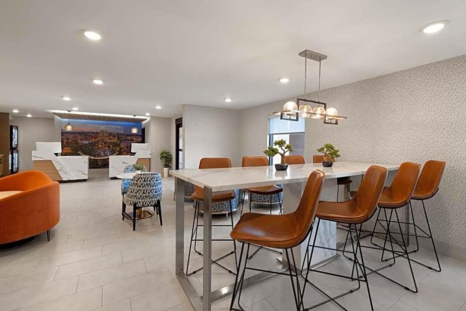 La Quinta Inn & Suites by Wyndham Greenville Woodruff Rd