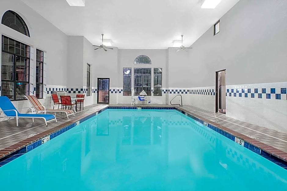 Super 8 by Wyndham Lowell/Bentonville/Rogers Area