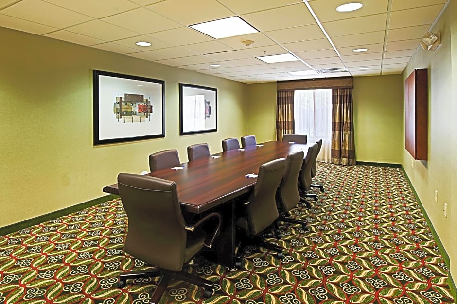 Holiday Inn Express Hotel & Suites Phoenix-Glendale