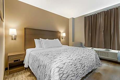 Deluxe King Smoke Free