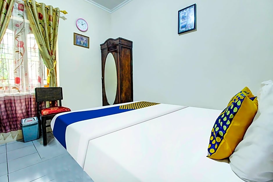 OYO HOMES 91242 Desa Wisata Cibuntu Kuningan Syariah