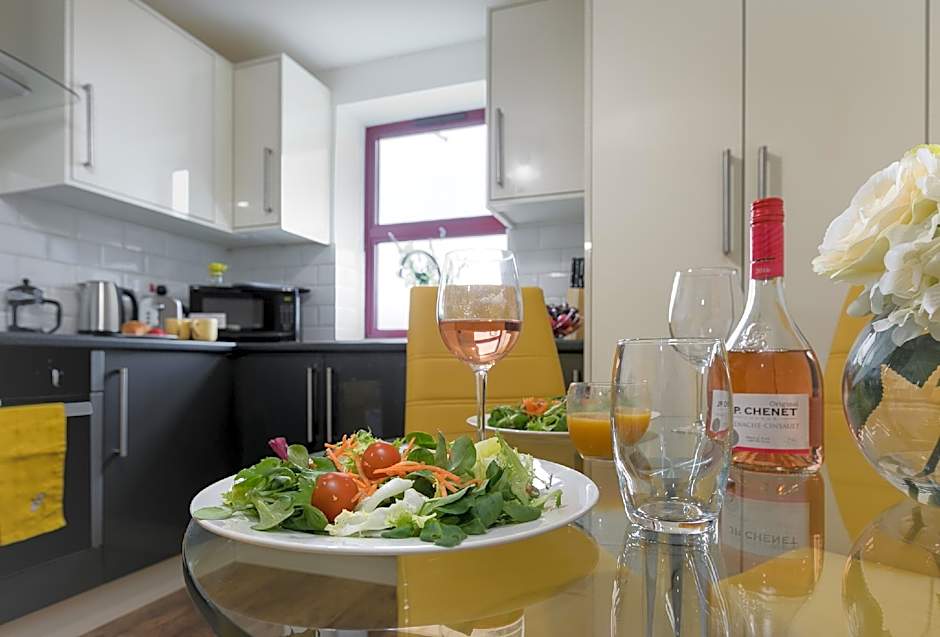 KVM - City Apartments - Contractors - Town Centre by KVM Stays