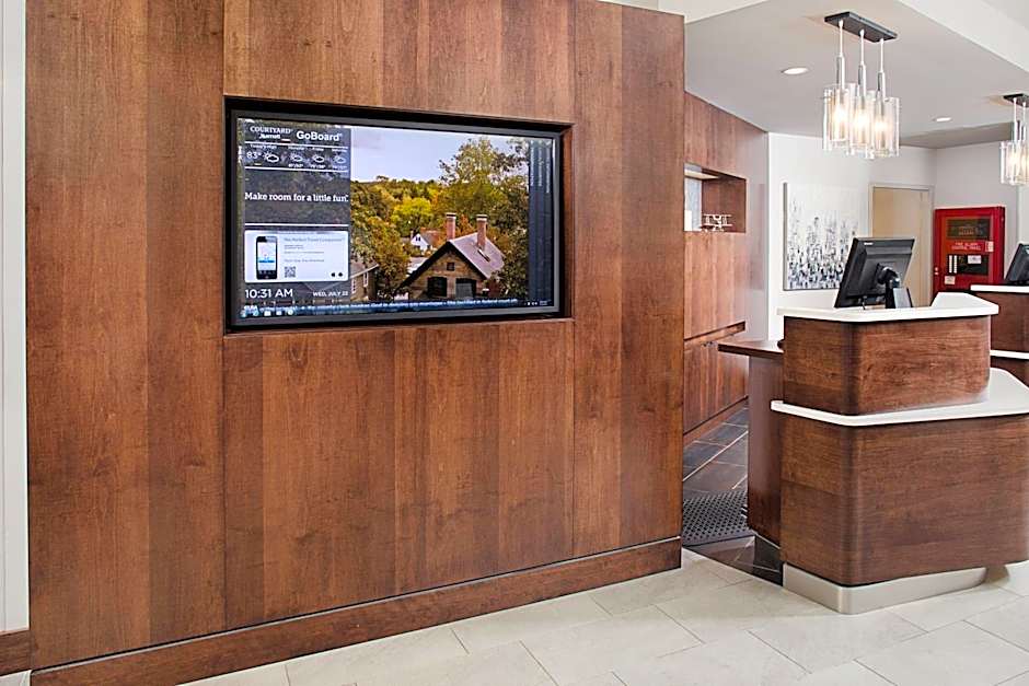 Courtyard by Marriott Manchester-Boston Regional Airport