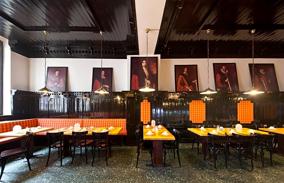 Hotel Ahl Meerkatzen Koln