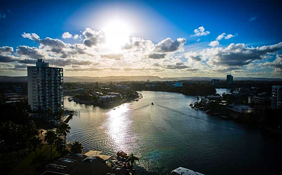 Tiki Hotel Apartments Surfers Paradise