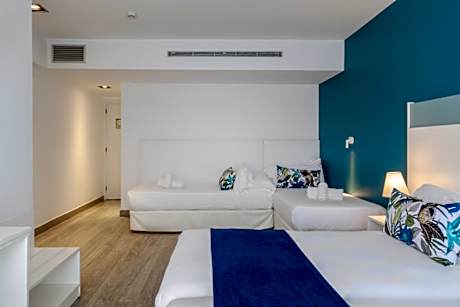 Cuadruple with balcony