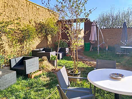 Las Hadas Albergue -solo para Peregrinos - Vegano -Bar