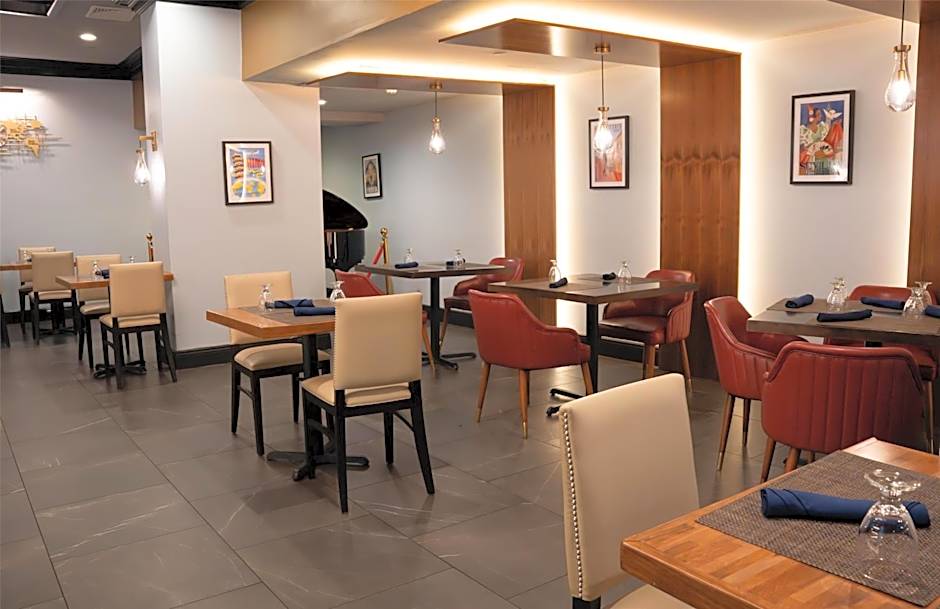 The Roslyn, Tapestry Collection by Hilton