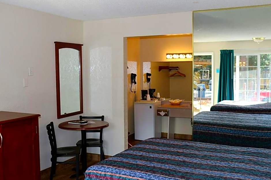 Bluelake Inn @ Heavenly Village