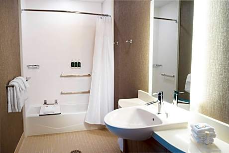 King Suite with Tub - Mobility Accessible