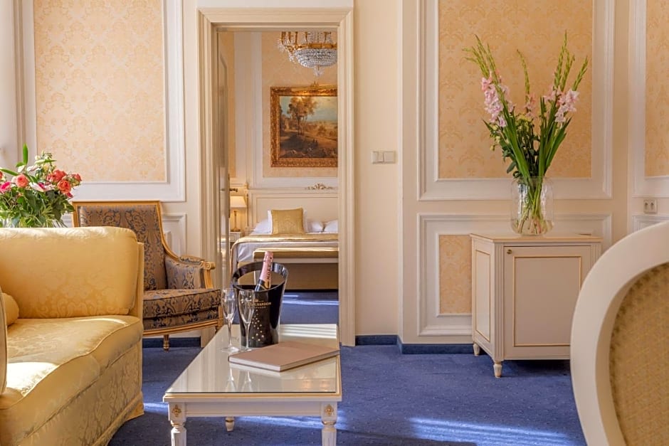 Savoy Westend Hotel