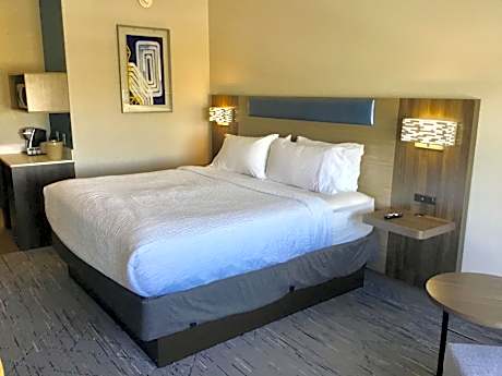 Standard King Room with Accessible Tub - Mobility Access