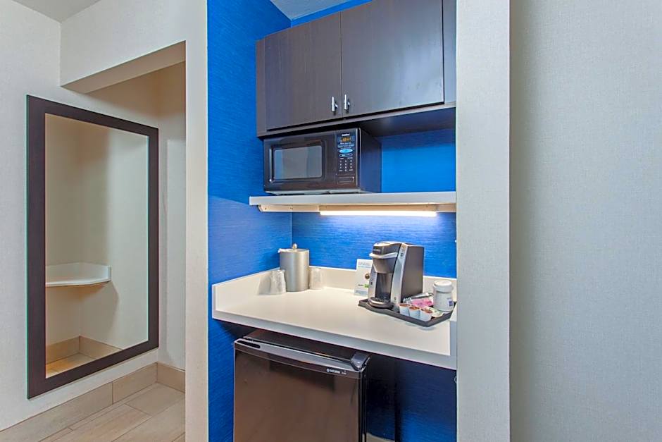 Holiday Inn Express Oakland Airport By IHG