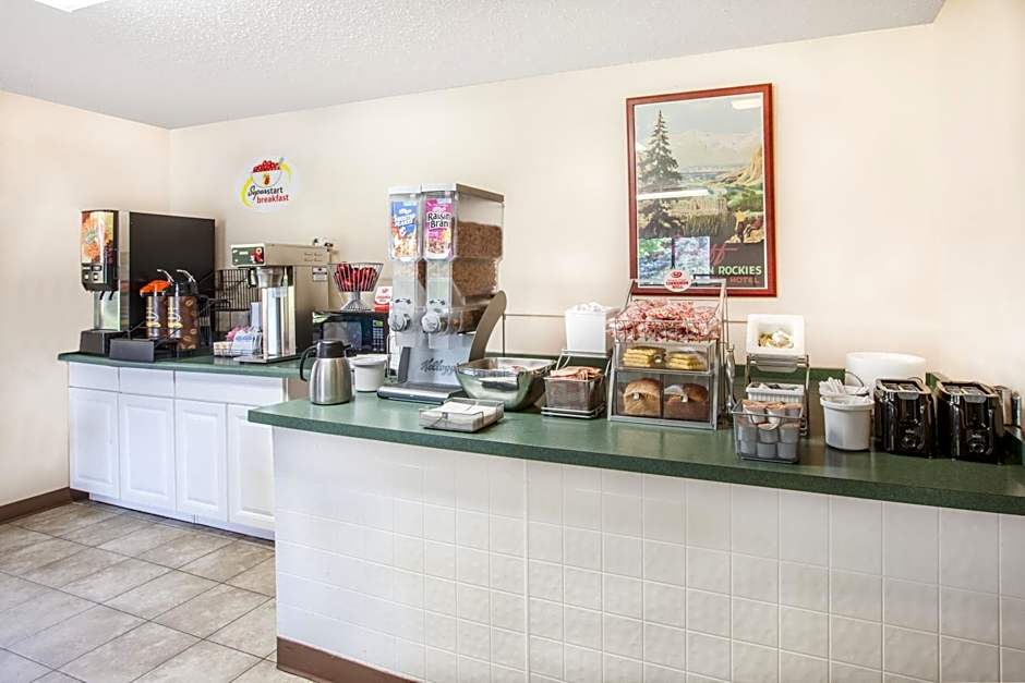 Super 8 by Wyndham Houghton Lake