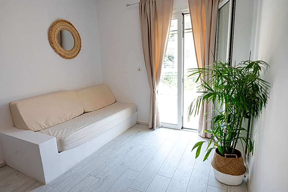 The White Rose Hotel