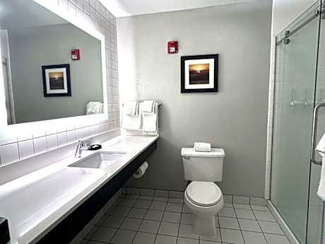 2 Queen Beds Non-Smoking Microwave Fridge Walk In Shower Full Breakfast