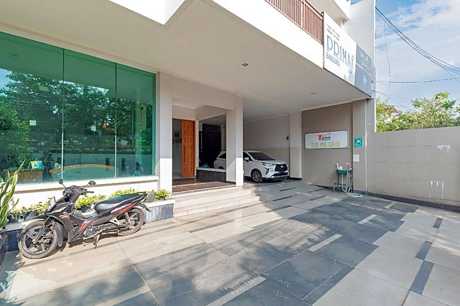 RedDoorz near Kiara Artha Park