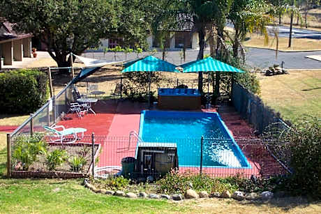 Colonial Inn Motel